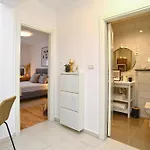 Apartment Sandra 2335 Pula