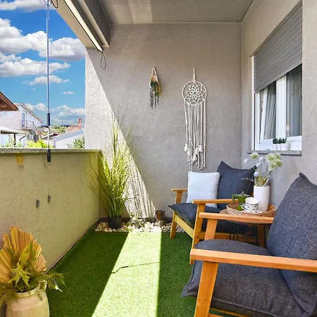 Sandra 2335 Apartamento